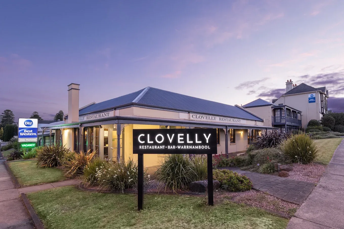 The Olde Maritime and Clovelly Restaurant & Bar, Warrnambool, at dusk